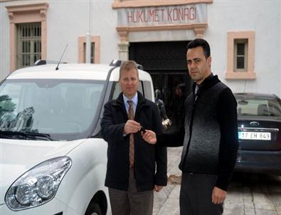 Bakanlık Erdek Sosyal Yardımlaşma Vakfı'na Araç Gönderdi