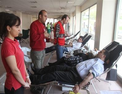 Kan Bağışına Yoğun İlgi