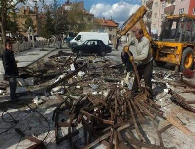 Arog’un Ufo’su, Yıllar Sonra Belde Meydanından Kaldırıldı