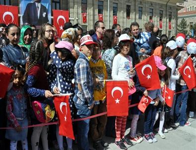 Eskişehir’de 23 Nisan, Türk Dünyası Ülkelerinden Gelen Öğrencilerle Kutlandı