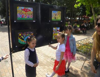 Tekirdağ'da 'yurtta Barış Dünyada Barış'Resim Sergisi Büyük İlgi Gördü