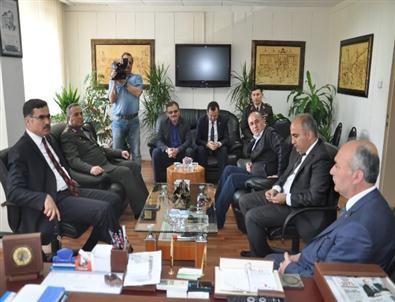 Vali Turhan, Dursunbey Belediye Başkanı Bahçavan'ı Ziyaret Etti