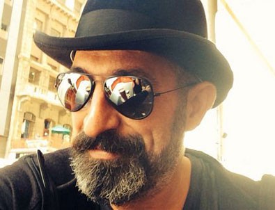 Cem Yılmaz fena kızdı!