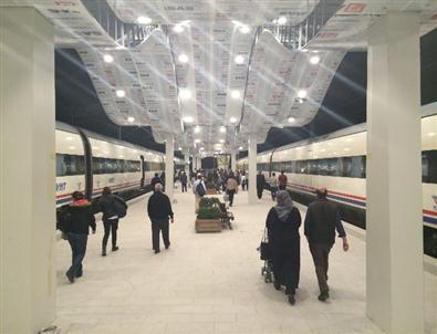 Yüksek Hızlı Trende İkinci Peron Hizmete Girdi