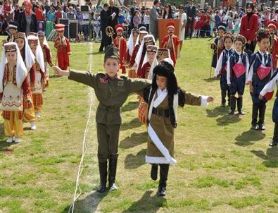 'Osman Bey ve Atatürk” Gösterisi Büyük Beğeni Topladı