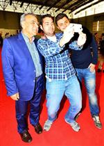 TUNCAY ÖZKAN - Bu Da 'fuar Selfie'si