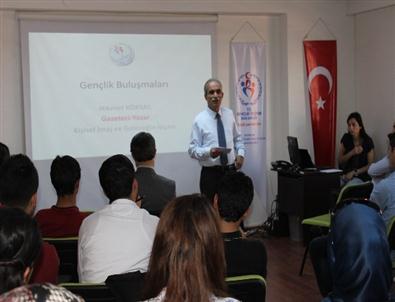 Gençlere  'Kişisel İmaj ve Geleceğin İnşası” Semineri Verildi