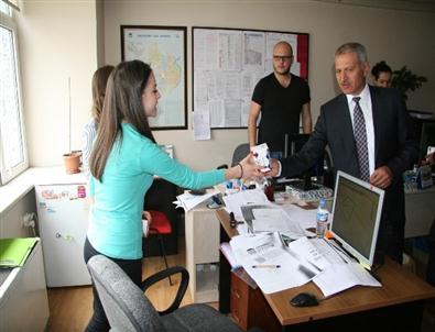 Başkan Dişli, Kandil Simidi Dağıttı