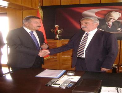 Doğanşehir’de Belediye Başkanlğı Görevi Teslimi Yapıldı