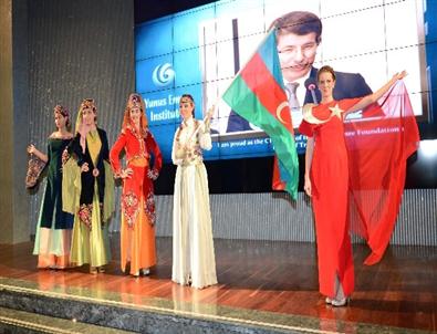 Azerbaycan’da Düzenlenen Osmanlı Kıyafetleri Defilesi İzleyenleri Büyüledi