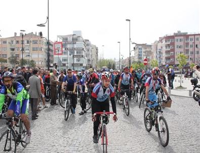 Şehitlere Saygı İçin Pedal Çeviriyorlar