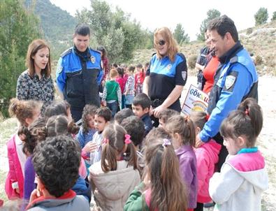 Polis Hatıra Ormanına Fidan Dikildi