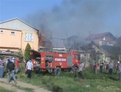 Bursa’da Korkutan Çatı Yangını