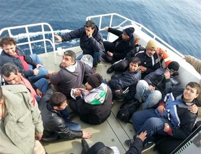 Sahil Güvenlik Ege'de 61 Sığınmacıyı Ölümden Kurtardı
