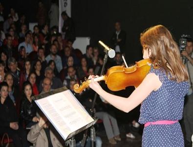 Van'da 10 Dilde Konser