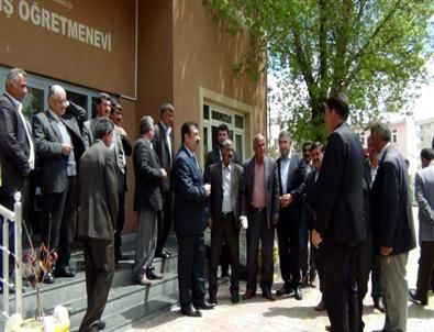 Erciş’te 100 Mahalle Muhtarı Yemekte Bir Araya Geldi