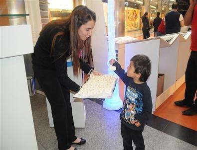 Regaip Kandili'nde Ziyaretçilere Lokum ve Simit İkram Edildi