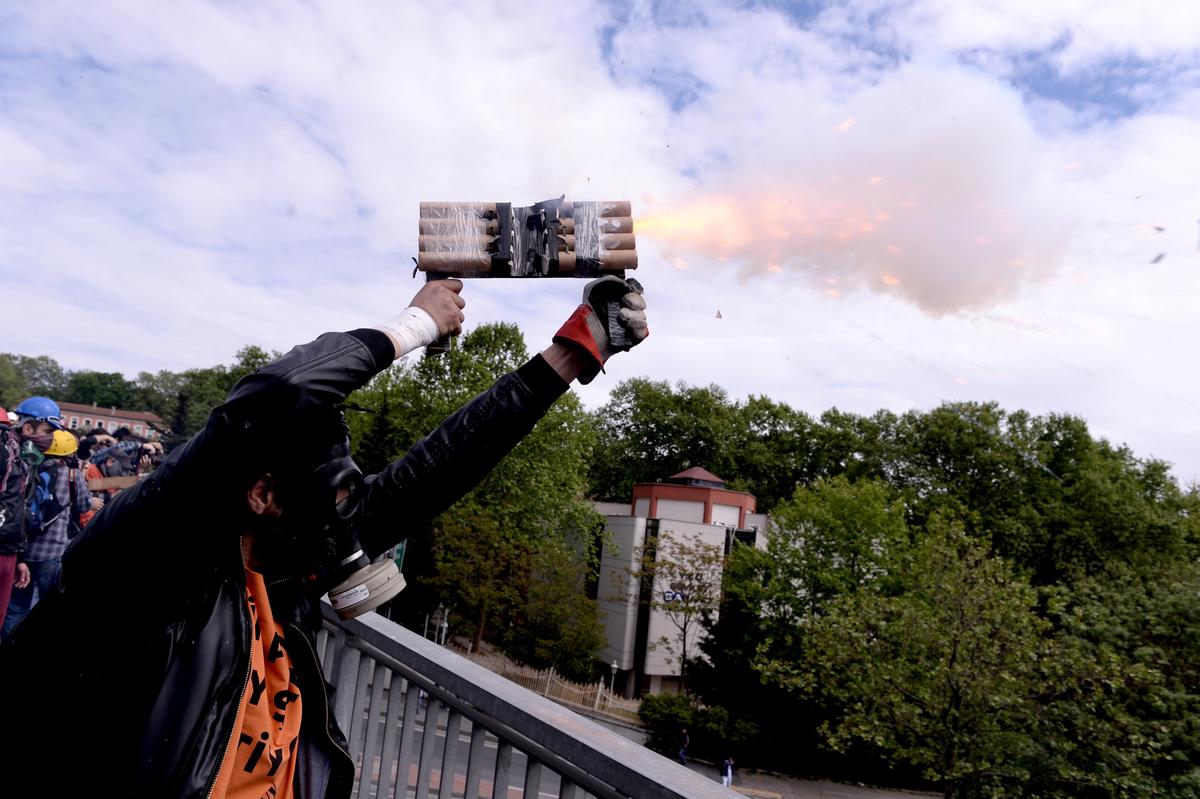 Eylemcilerin el yapımı aletleri dikkat çekti