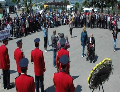 Engelliler Haftası Töreninde Çelenk Tartışması