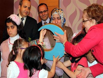 Oğlunu Kazada Kaybeden Anne Yılın Annesi Seçildi