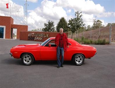 (özel Haber) Garajında 120 Klasik Otomobili Ağırlıyor