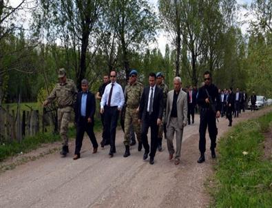 Vali Kalkan Sanatçı Aydın Aydına Taziye Ziyaretinde Bulundu