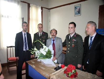 Jandarma'dan Görme Engellilere Anlamlı Hediye