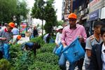 GÜLISTAN AKEL - Belediye Eşbaşkanları Sokaklarda Çöp Topladı