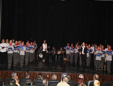 Yunus Emre’ye Yakışan Oratoryo Gösterisi