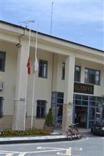 HAKAN HAKYEMEZ - Kula’da Bayraklar Yarıya İndirildi