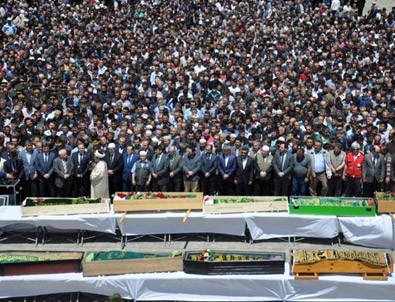 11 işçinin cenazesinden yürek yakan görüntüler