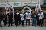 EĞITIM İŞ - Eğitim İş Üyesi Öğretmenler Sgk Binasına Siyah Çelenk Koydu