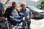 ENGELLİ VATANDAŞ - Tekerlekli Sandalyesi Çalınan Engellinin Yüzü Güldü