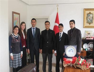 Lise Öğretmen ve Öğrencilerinden Kaymakama Ziyaret