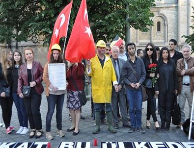 Soma Şehitlerine Belçika'da Tören ve Hollanda'da Türk Bayrağı