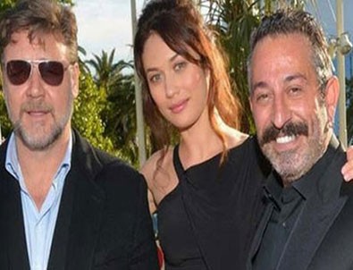 Cem Yılmaz'la Russell Crowe yan yana