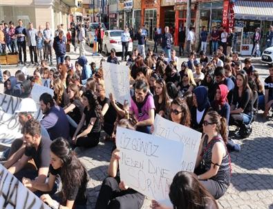 Üniversiteli Öğrencilerden 'Maden Şehitlerini Anma” Yürüyüşü Düzenledi
