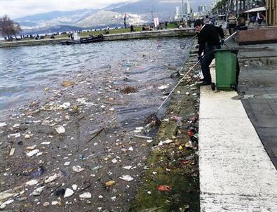 Derelere Atılan Çöp İzmir Körfezi’ne Gidiyor