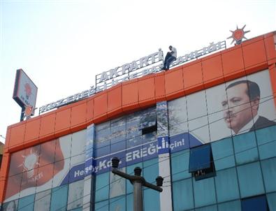 Parti Binasında İntihar Eylemi