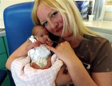 54 Gram Doğan Bebeği Buzdolabı Poşetiyle Hayata Döndürdüler