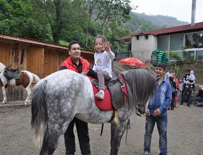 Midillim At Çiftliği'nde At İle Terapi Dönemi Başladı