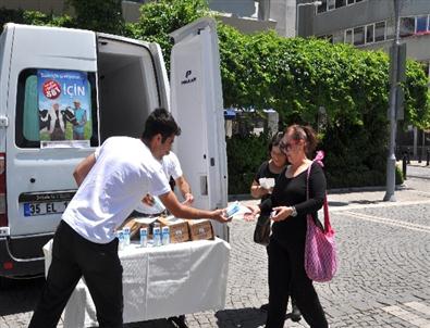 İzmir Damızlık Birliği Ücretsiz Süt Dağıttı; Sütün Önemini Anlattı