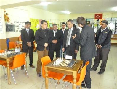 Vali Yardımcısı Pişkin'den Bayramoğlu Ortaokuluna Ziyaret