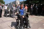 AKÜLÜ SANDALYE - 15 Yaşındaki Öğrenci 7 Yıl Sonra Tekerlekli Sandalyesine Kavuştu