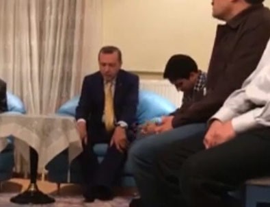 Erdoğan şehidin evinde Kur'an-ı Kerim okudu