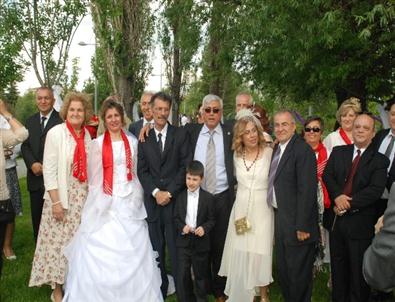 Eskişehir'de 25 Lise Arkadaşı Yıllar Sonra Nikah Tazeledi