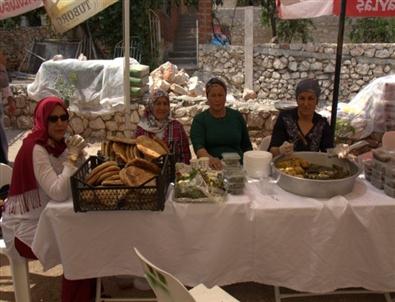 Kaş Belediyesi Soma'ya Yardım İçin Kermes Düzenledi