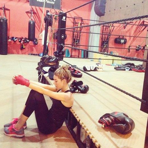 Sinem Kobal dövüş kulübünde