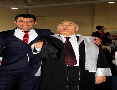 65 Yaşında Üniversiteden Mezun Oldu