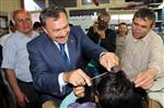 Bakan Eroğlu Girdiği Berber Dükkanında Bir Çocuğu Tıraş Etti